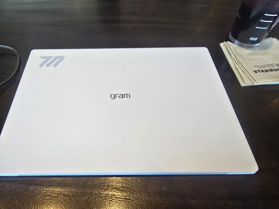 [블루아카] 그램도 스타벅스 출입증 컷 통과 되지?_1.jpg