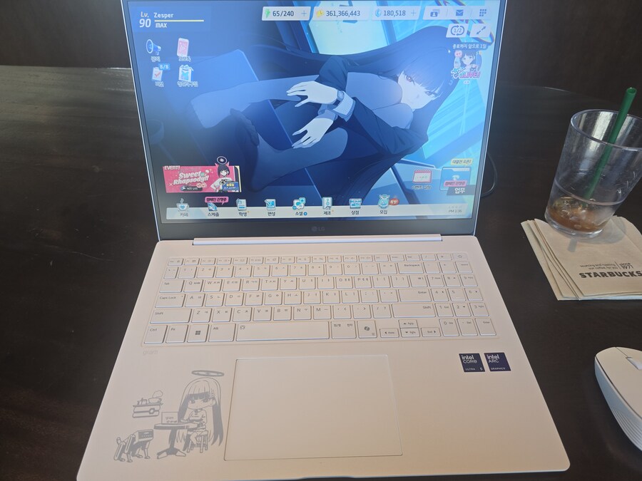 [블루아카] 그램도 스타벅스 출입증 컷 통과 되지?_2.jpg