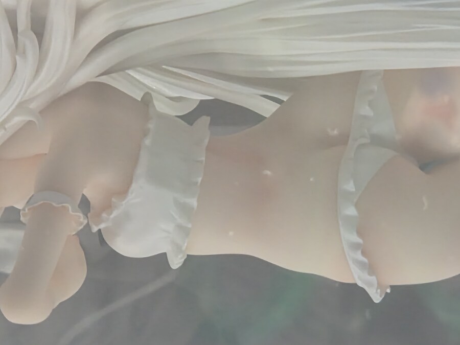 혼란한 와중에 피규어 장식장 조명달아줌_3.jpg