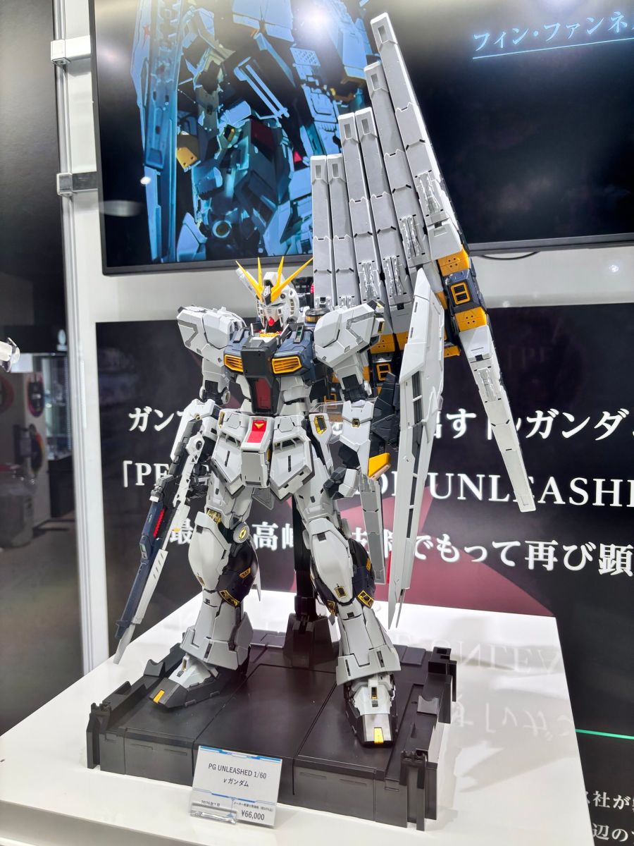PG 언리쉬드 뉴 건담 후쿠오카점 전시 사진 (오른팔 낙하)_4.jpg