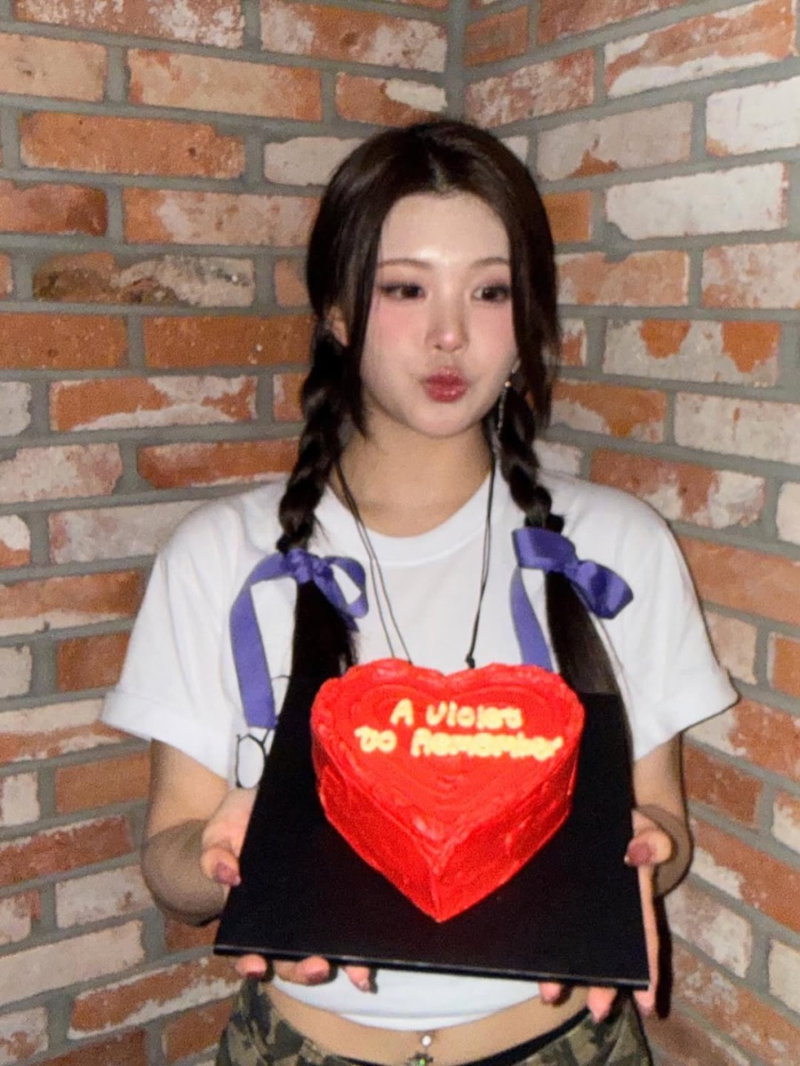 안녕하세요 퍼플키스 수안입니다. 오늘을 끝으로 퍼플키스의 활동이 종료되었습니다.그동안의 여정을 지켜봐 주신 여러분, 진심으로 감사드립니다.뭐가 뭔지도 제대로 모른 채 뛰어든 (15).jpg