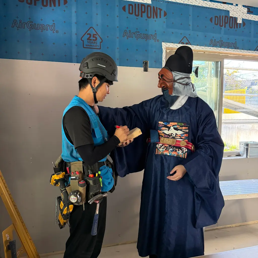 독립유공자 후손 집짓기에 참여한 버튜버_3.webp