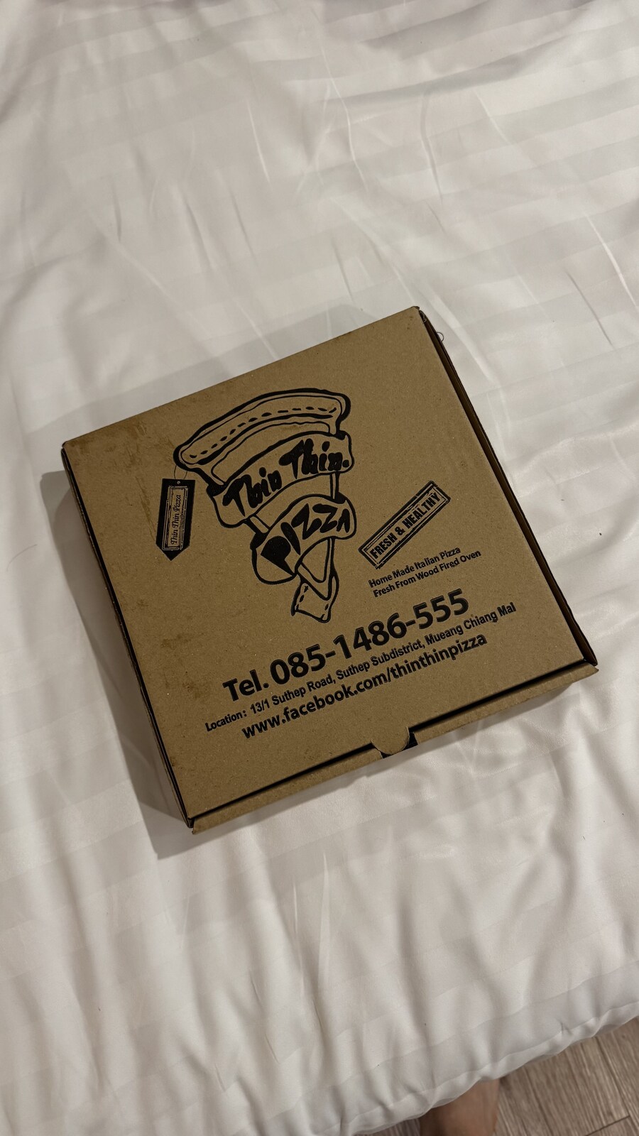 치앙마이의 100밧(4,500원) 배달 피자_1.jpg