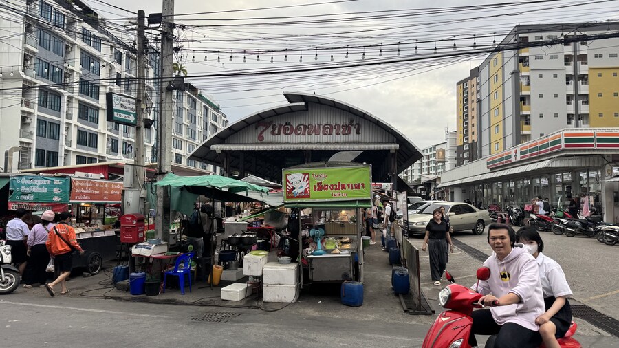 치앙마이의 100밧(4,500원) 배달 피자_3.jpg