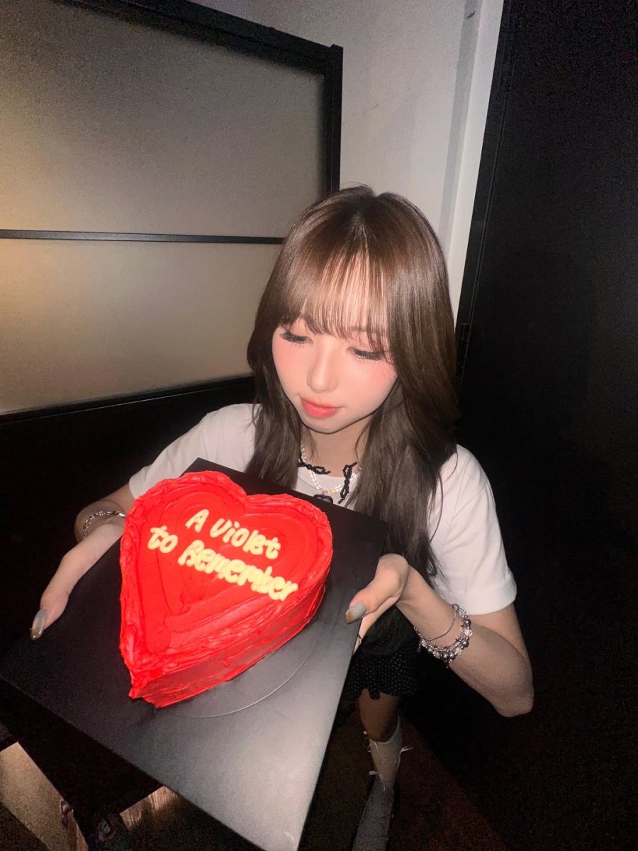 안녕하세요, 퍼플키스 이레입니다.저희 퍼플키스의 활동을 콘서트를 마지막으로 마무리하게 되었습니다.5년에 가까운 시간 동안 많은 분들께 사랑받을 수 있어 정말 감사하고 행복했 (2).jpg