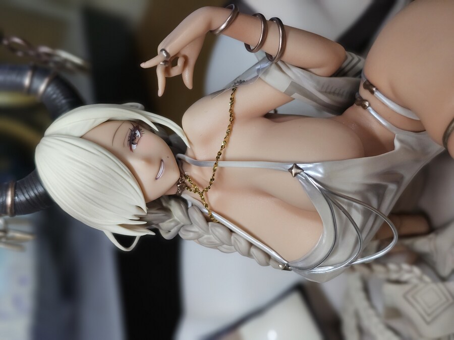 오늘 받은 시골 처녀 피규어_5.jpg