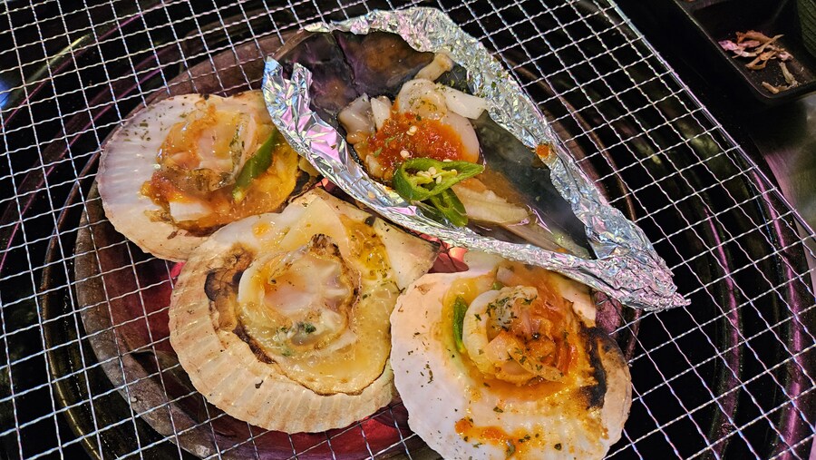 [부산]조개구이와 낙지를 같이 먹을수 있었던 삼바리 광안점 + 엄용백 돼지국밥_1.jpg