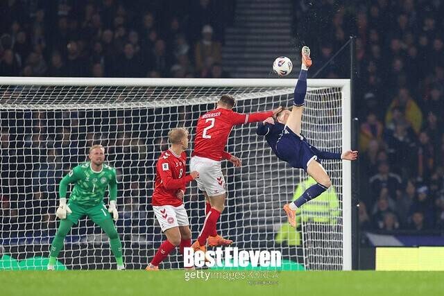 호날두보다 더 높이 떴다 스코틀랜드 본선행 이끈 맥토미니의 오버헤드킥_1.jpg