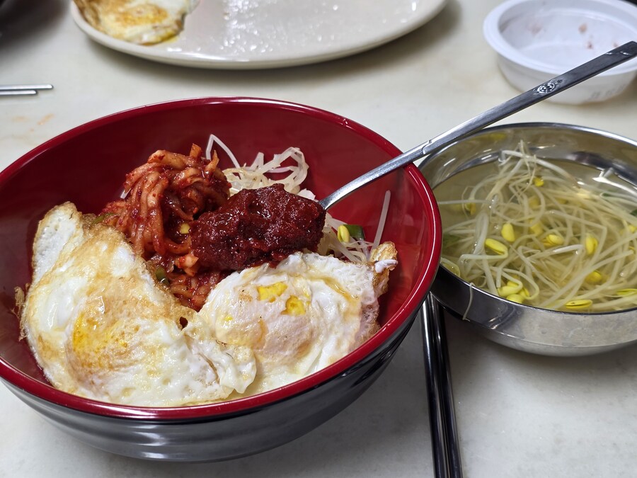 직장에서 3천원씩 걷어서 해먹는 점심 무생채비빔밥_9.jpg