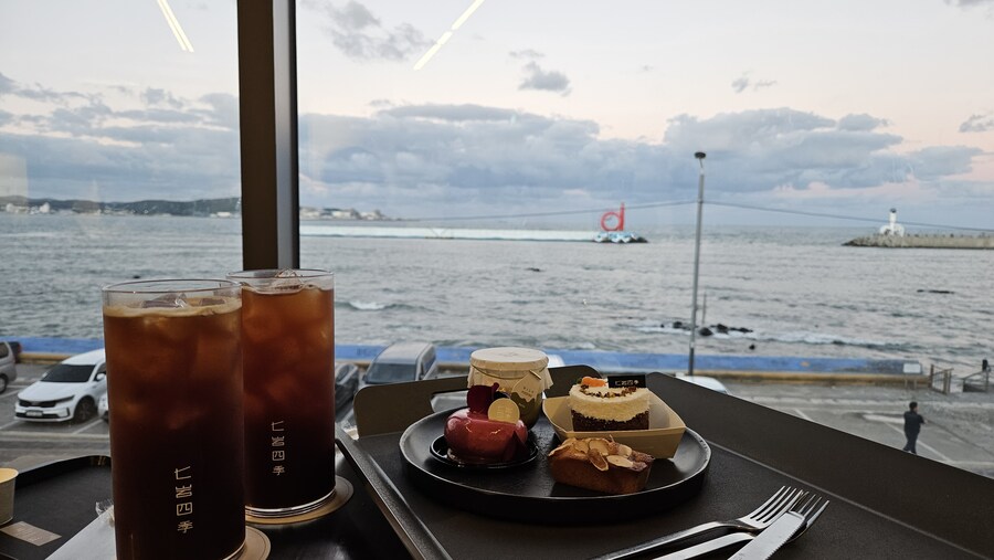 [부산]뷰 분위기 주차 빵 맛 가성비가 괜찮았던 칠암사계_1.jpg