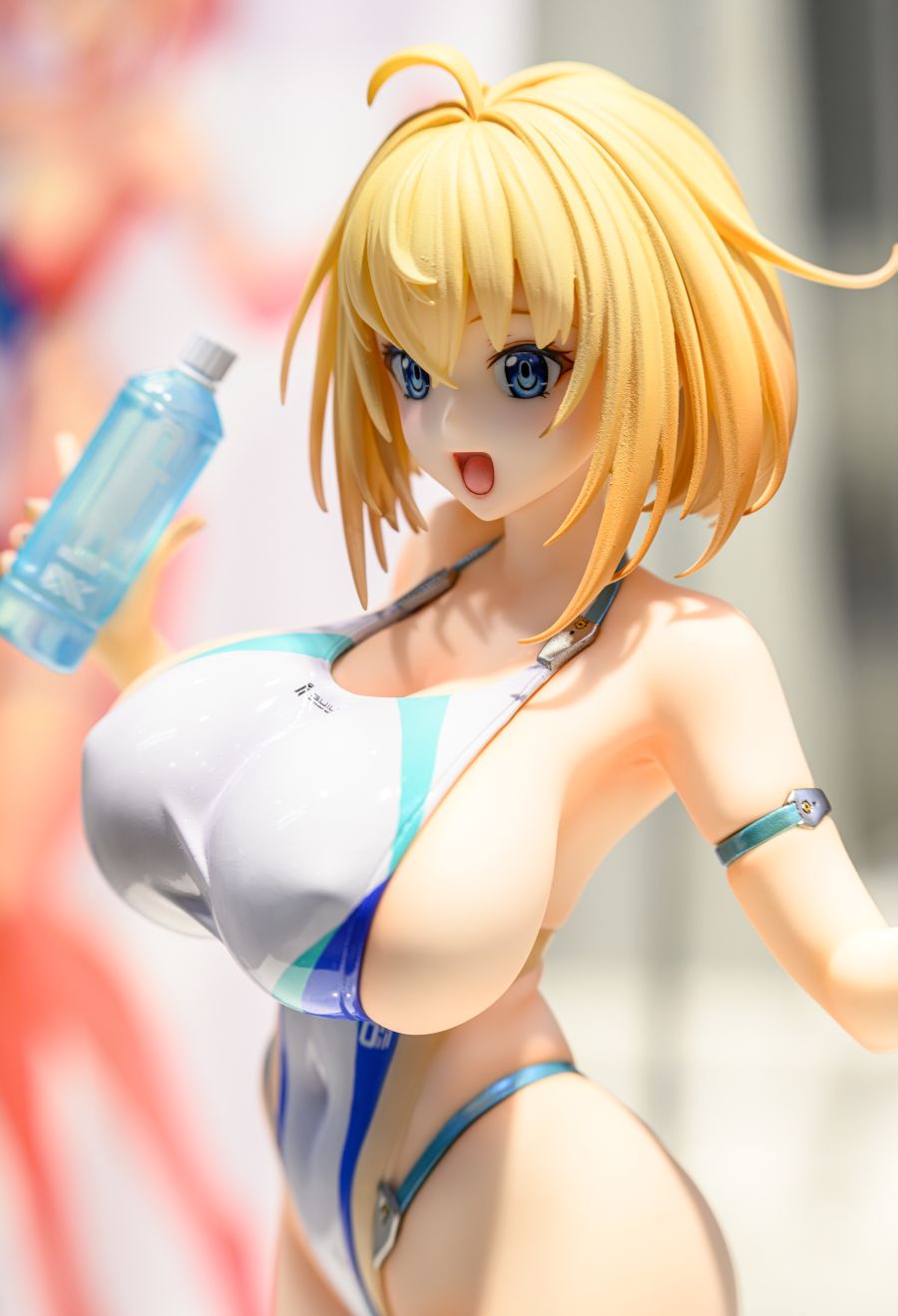 [AMAKUNI] 소피아 F 셔링 하이레그 수영복 Ver 전시 사진 2_4.jpg