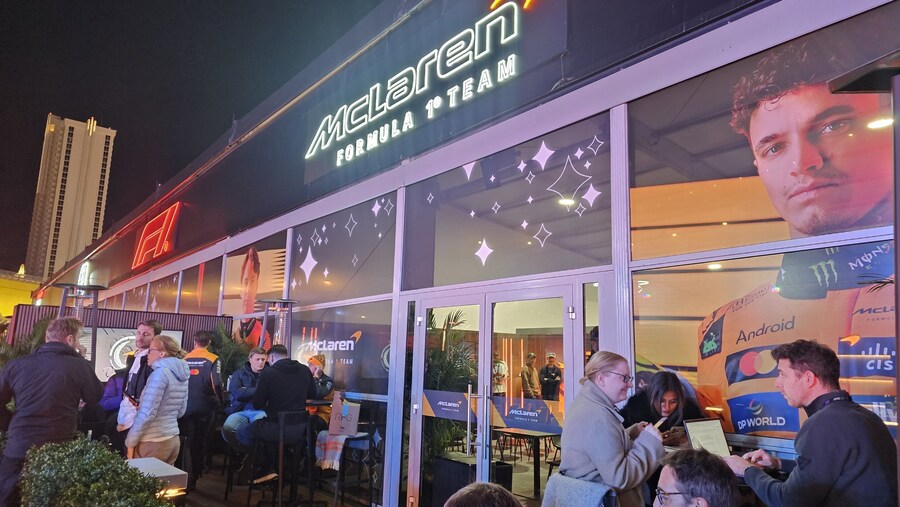 F1) 실시간 베가스 맥라렌 모터홈_1.jpg