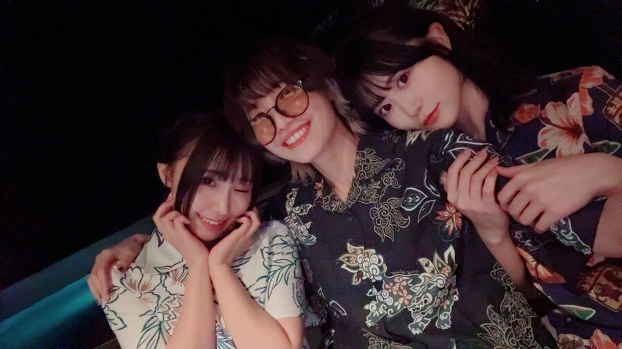 양손에 꽃(냐자매)_2.jpg