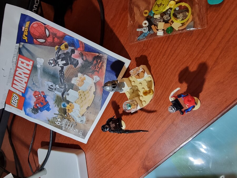 레고 76276 베놈 맥, 마일즈_5.jpg