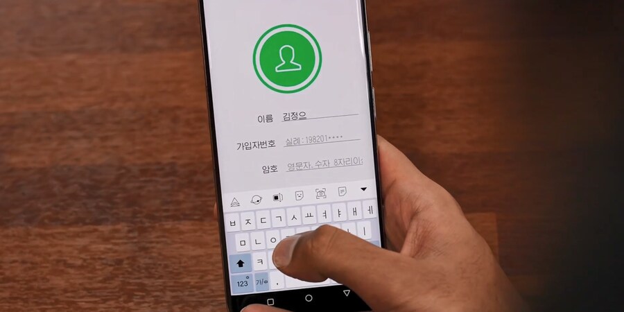 구독자 2000만명 테크 유튜버가 구한 북한 스마트폰_11.jpg