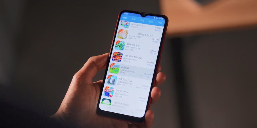 구독자 2000만명 테크 유튜버가 구한 북한 스마트폰_21.jpg