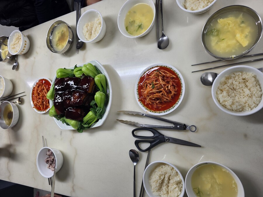 직장에서 3천원씩 걷어서 해먹는 점심 동파육_7.jpg