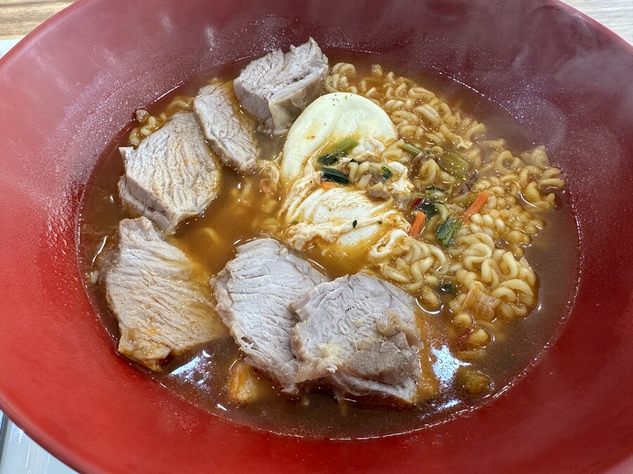 7000원 밥집에서 고기 듬뿍 라면 한그릇_4.jpg