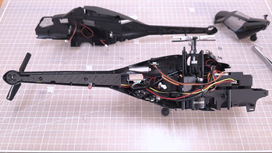 에어울프 무선조종 헬리콥터 YUXIANG F02S_50.jpg