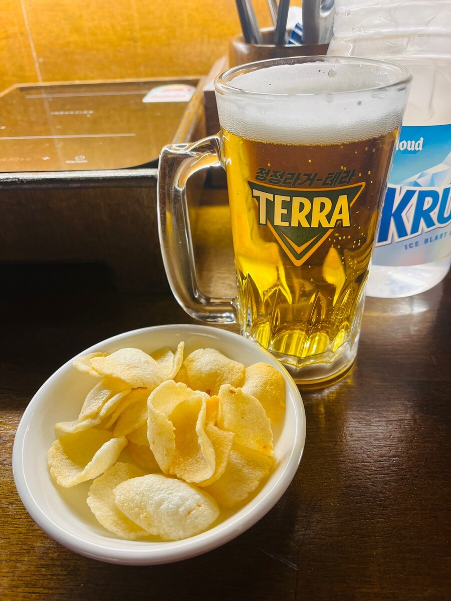 퇴근 후 술집에서 혼술_1.jpg