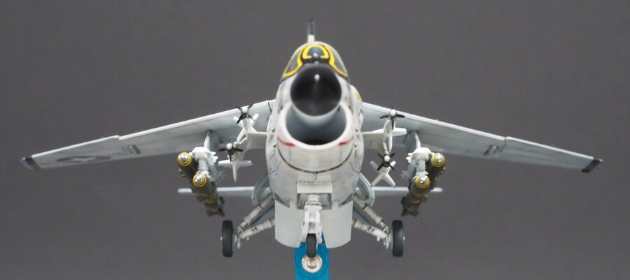 Academy 1/72 F-8E Crusader_6.jpg