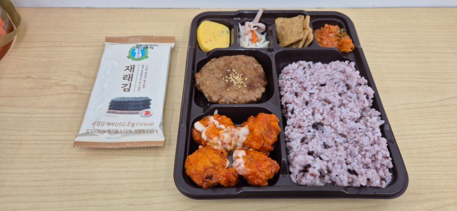 GS25에서 혜자로운 슈프림닭강정&너비아니를 먹어봤습니다._2.jpg