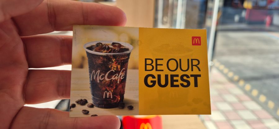 맥도날드에서 크리스마스 트러플 치즈 버거 세트를 먹어봤습니다._9.jpg