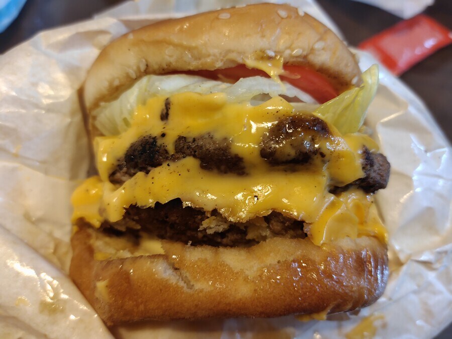 맘스터치는 싸이버거 원툴인줄 아는 놈들이 많아서 슬프다.jpg_1.jpg