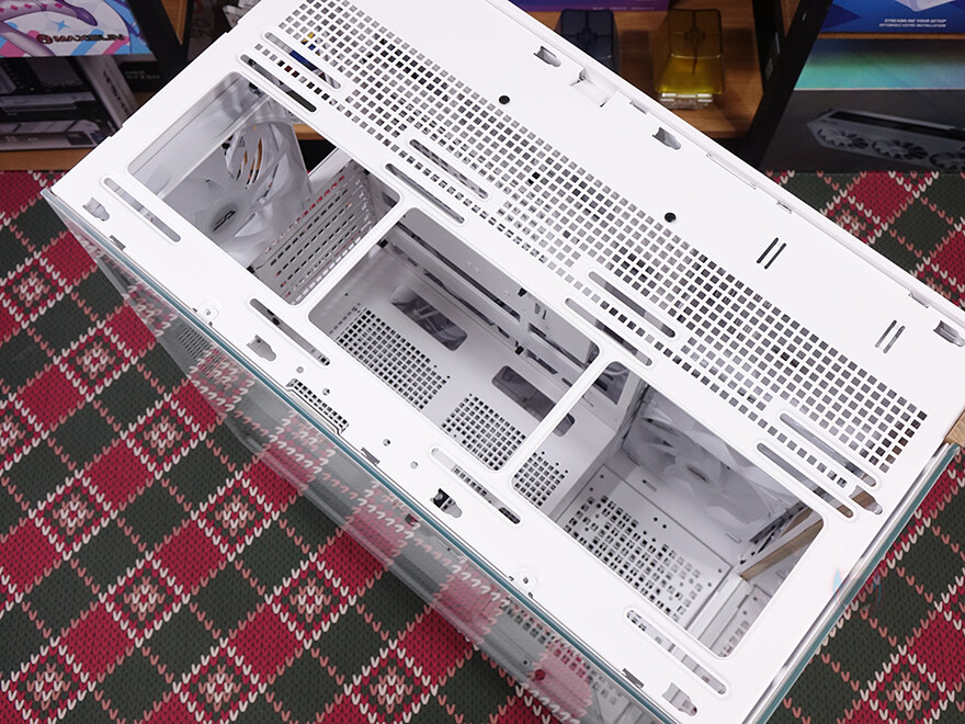 내부 확장으로 매력이 더 높아진 컴퓨터 어항케이스! 다크플래쉬 DS900XL 우드_31.jpg