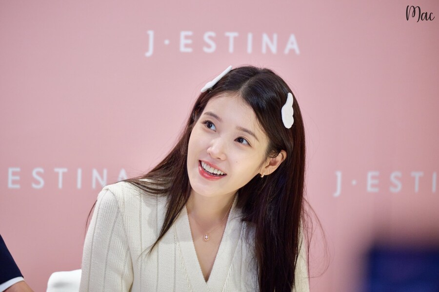 2025.11.26 제이에스티나, 아이유 팬사인회(허곰)_19.jpg