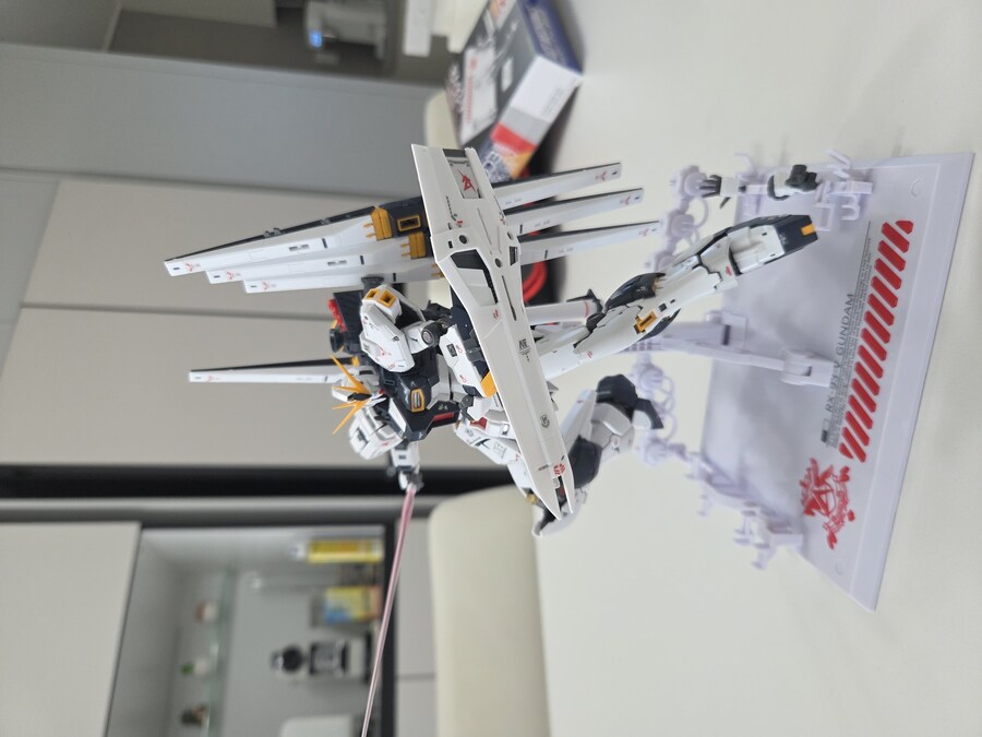 첫 건담 만들어봤습니다_2.jpg