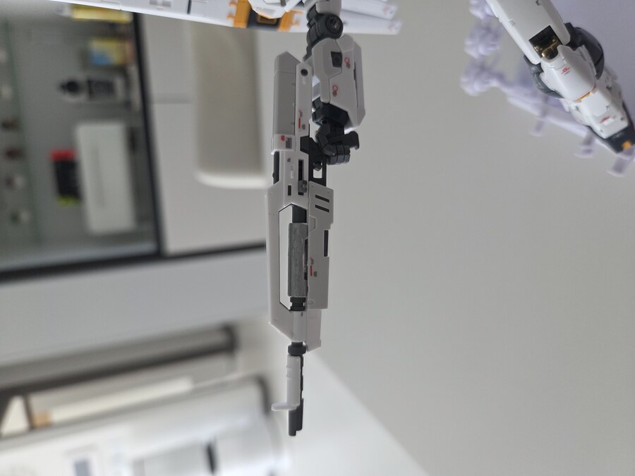 첫 건담 만들어봤습니다_5.jpg