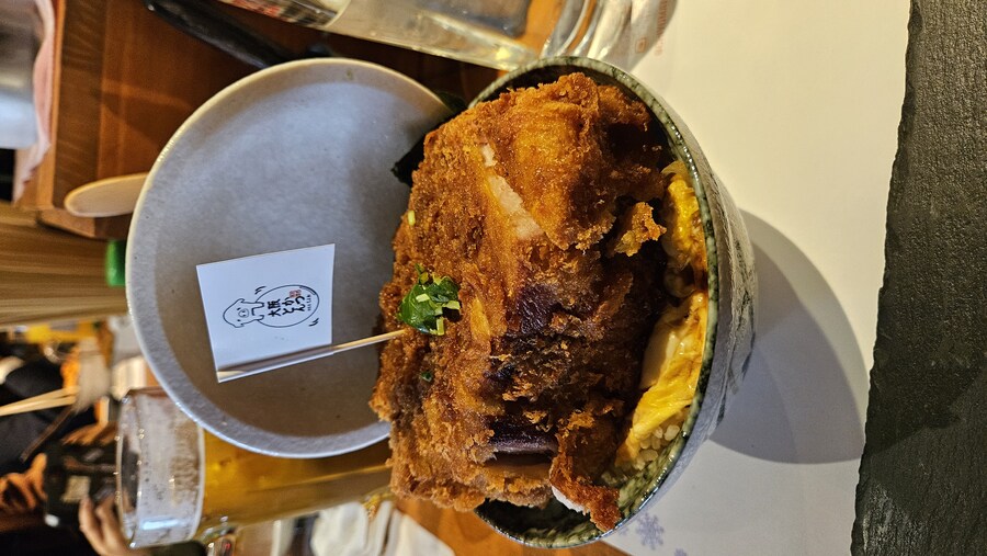 [일본]5cm의 압박스럽게 두꺼운 가츠동 오사카 치요마츠_6.jpg