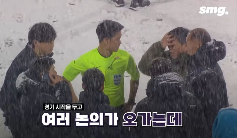 어제 폭설에 혼자 상남자였던 김종혁 주심_1.jpg