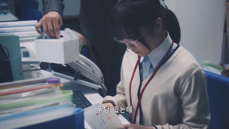 야근 중인 여직원이랑 단둘이 0000하는 부장님_2.jpg