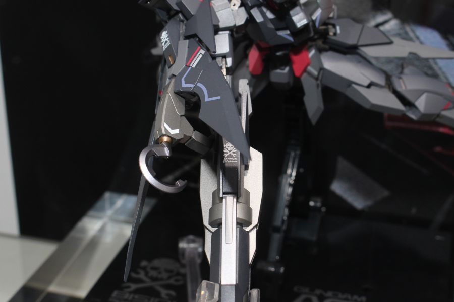 [반다이] 메탈 로봇혼 건담 AGE-2 다크 하운드 다각도 전시 사진_17.jpg