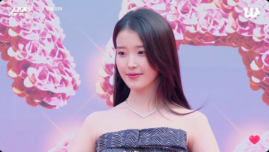 AAA 2025 아이유 레드카펫 풀_3.jpg