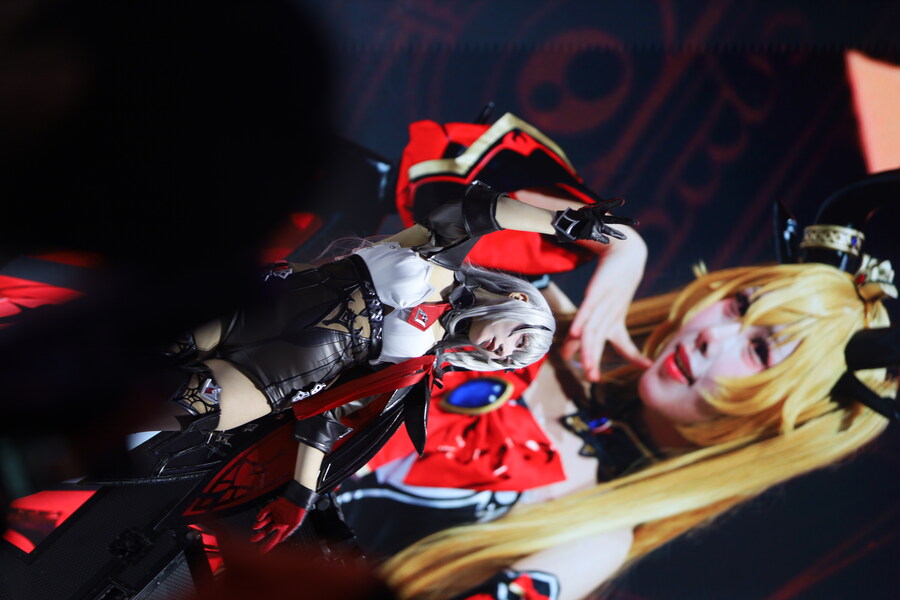 AGF)공식부스 코스어분들 사진찍은것들_6.jpg