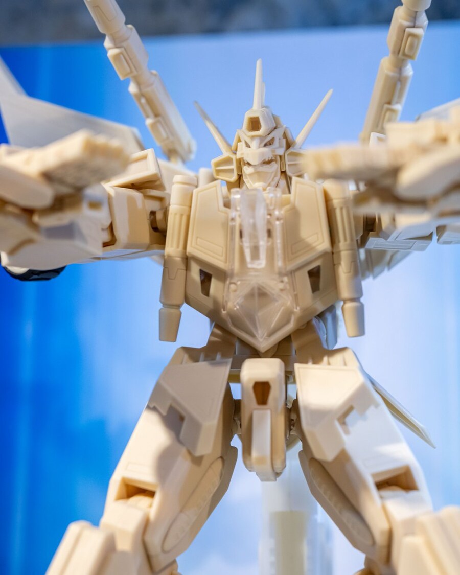 [엠버토이즈] 블레이즈 다이나제논 풀 버스트 샘플 전시_2.jpg