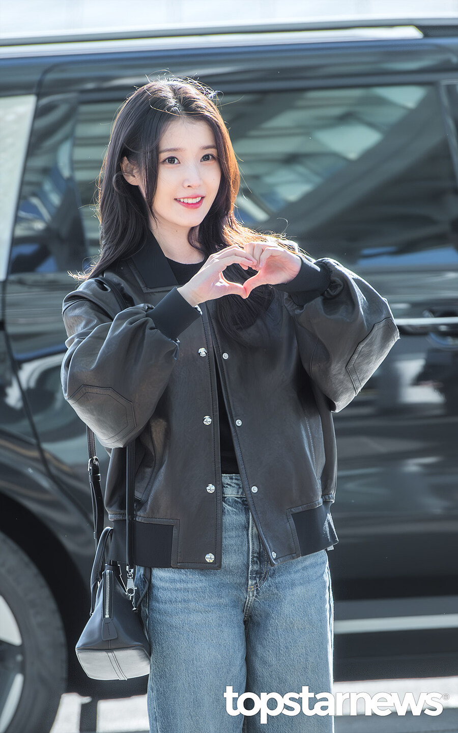 2025.12.05 AAA 2025 참석 인천공항출국(톱스타뉴스)_2.jpg