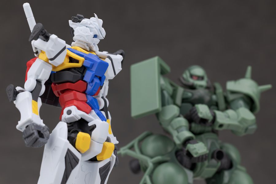 HG GQ 1/144 하얀 건담 해외 리뷰_84.jpg