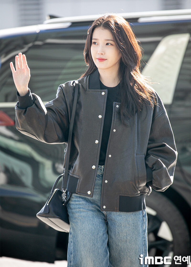 2025.12.05 AAA 2025 참석 인천공항출국(iMBC)_5.jpg