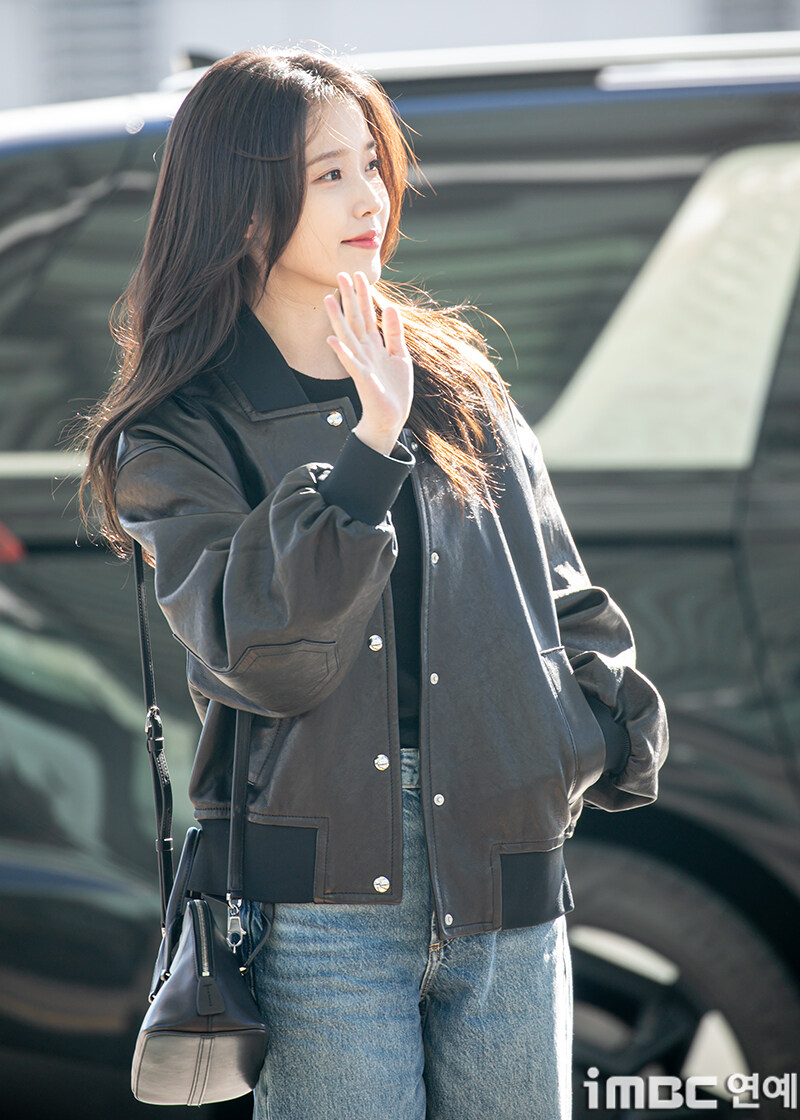 2025.12.05 AAA 2025 참석 인천공항출국(iMBC)_11.jpg