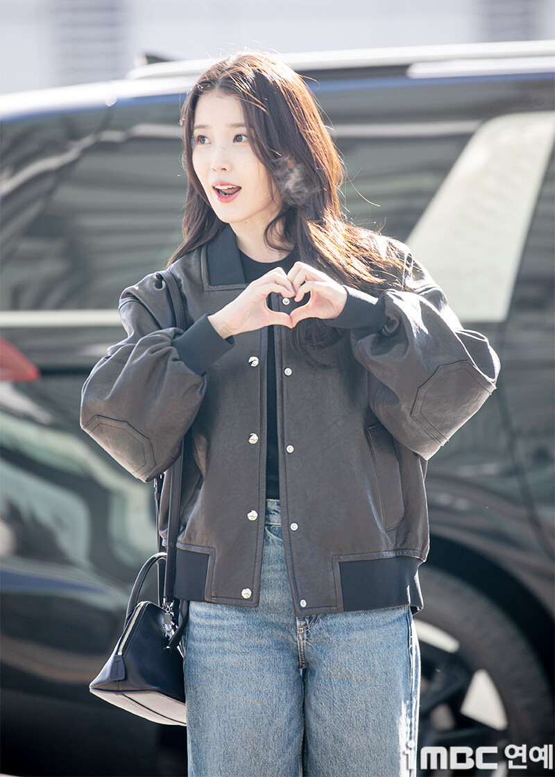 2025.12.05 AAA 2025 참석 인천공항출국(iMBC)_16.jpg