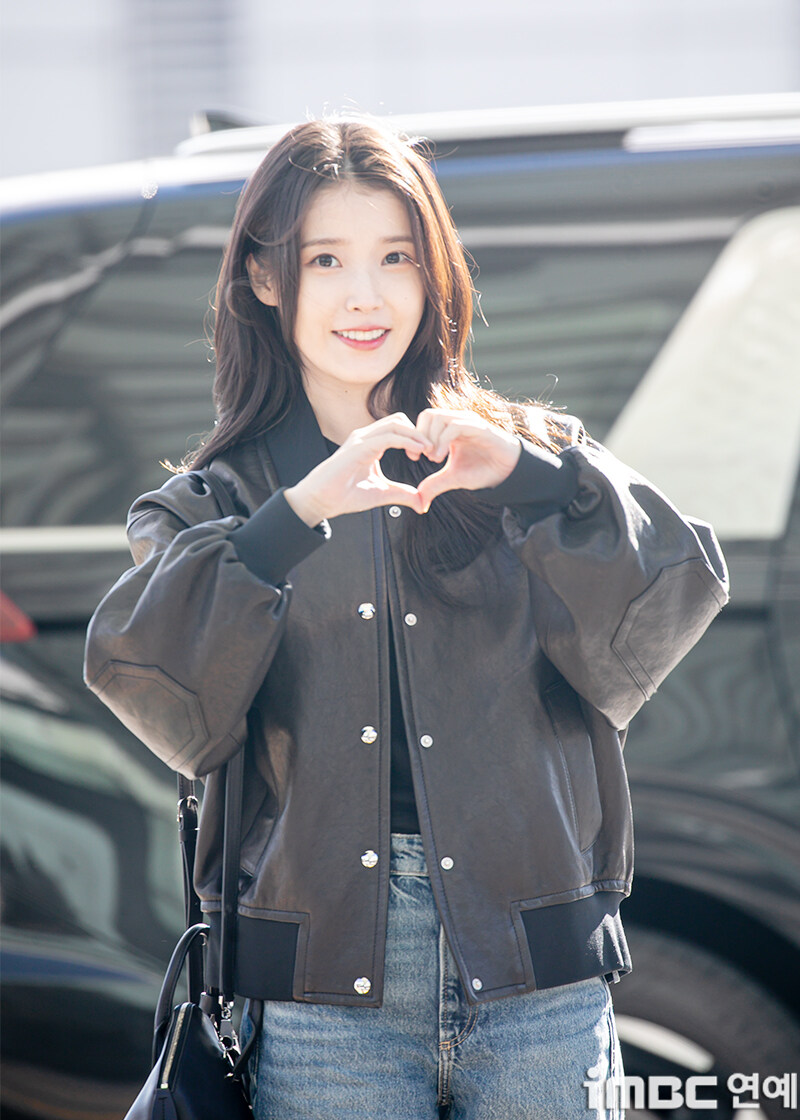 2025.12.05 AAA 2025 참석 인천공항출국(iMBC)_20.jpg