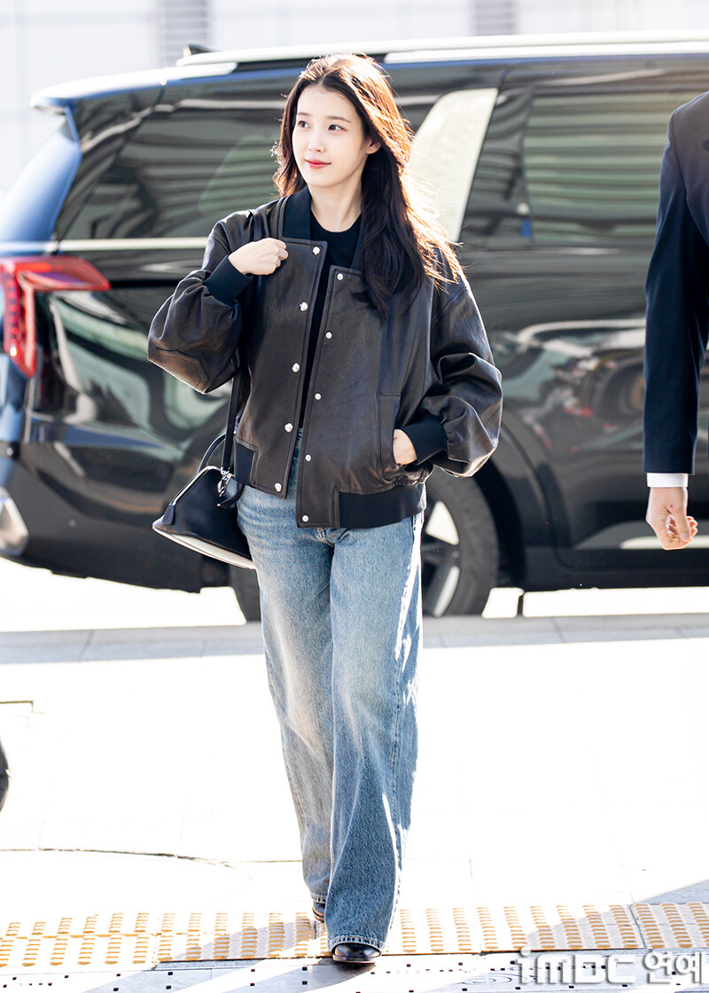 2025.12.05 AAA 2025 참석 인천공항출국(iMBC)_25.jpg