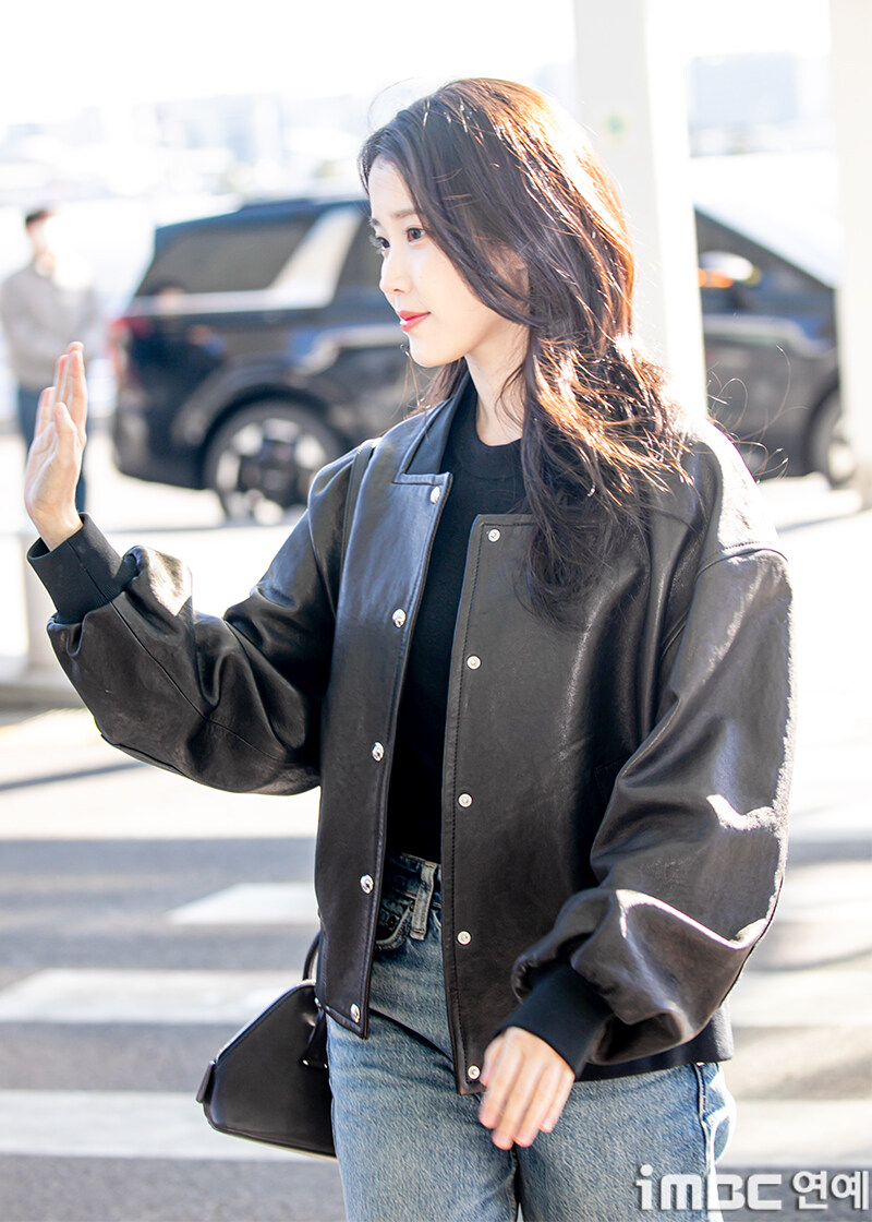 2025.12.05 AAA 2025 참석 인천공항출국(iMBC)_36.jpg