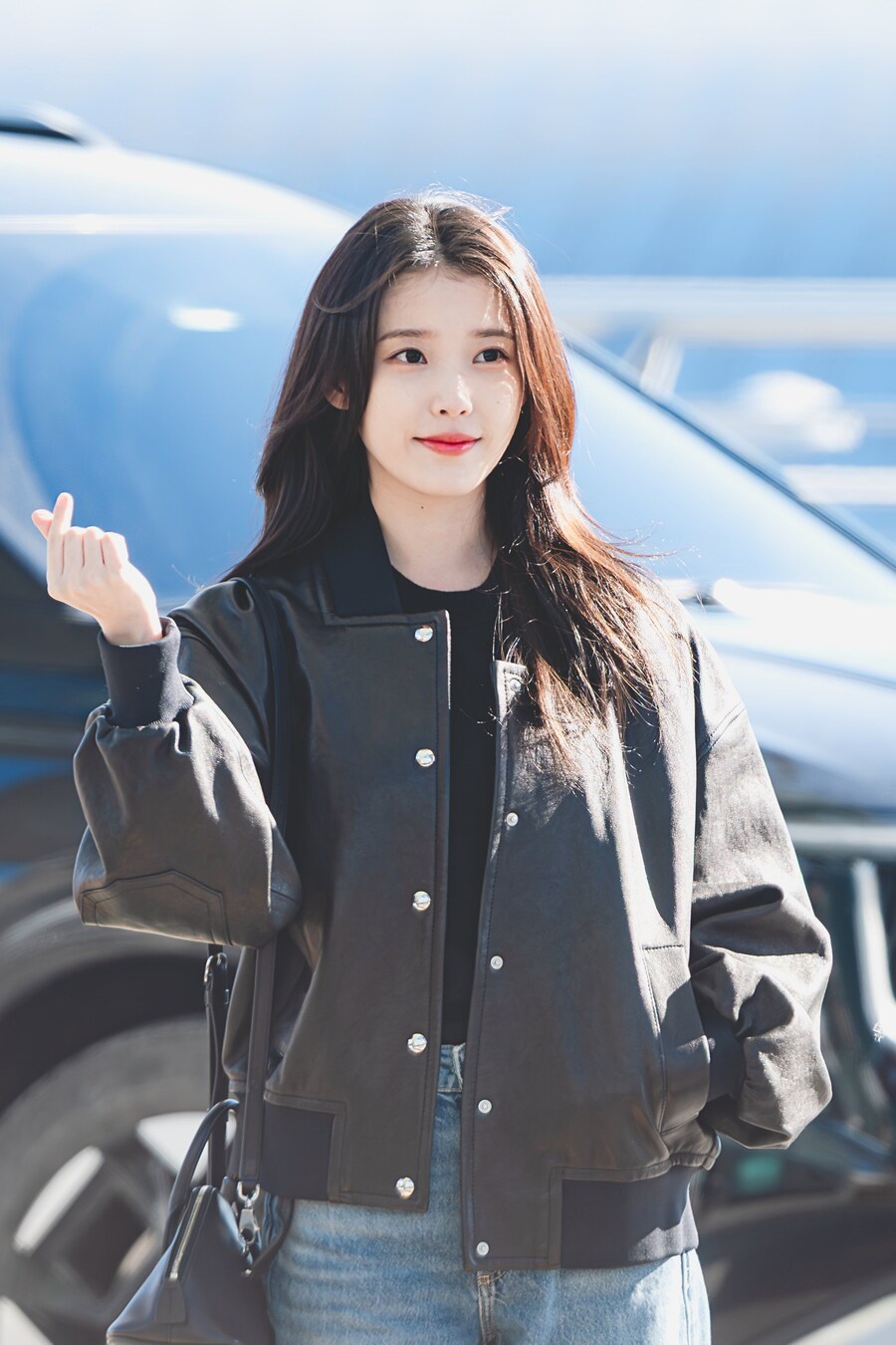 2025.12.05 AAA 2025 참석 인천공항출국(셀카봉)_2.jpg