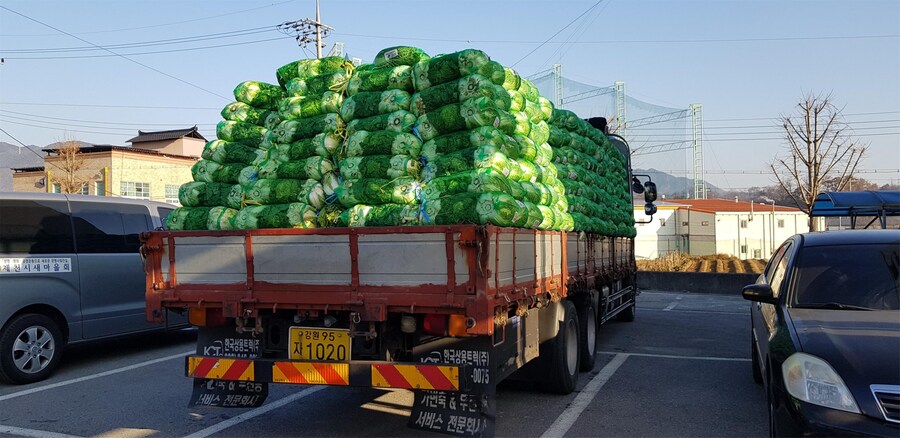 고가의 물건을 과적한 화물차_1.jpg
