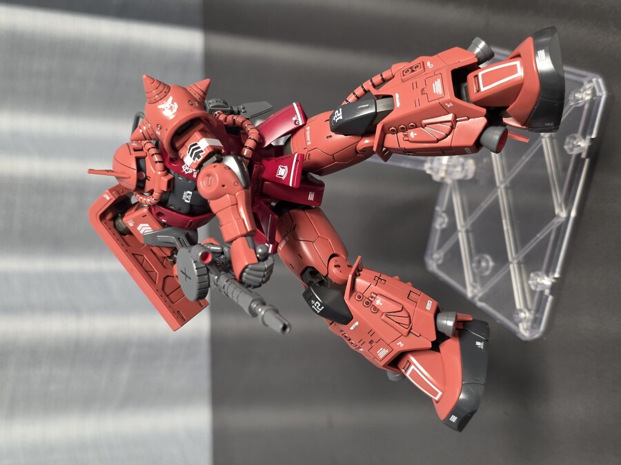 [HG] 샤아 전용 고기동형 자쿠2_14.jpg